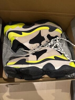 Balenciaga Chunky Sneakers - Beige, Black & Neon Yellow - size 7